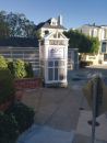 A stylish jobsite toilet awaits a customer on an upscale San Francisco sidewalk. Adjustable feet keep the structure level anywhere on the city’s famous hills.