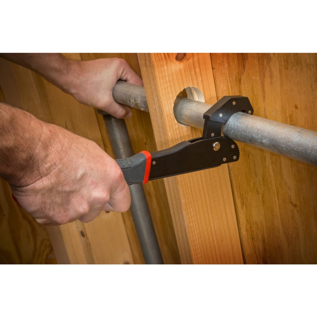 Crescent self adjusting pipe wrench