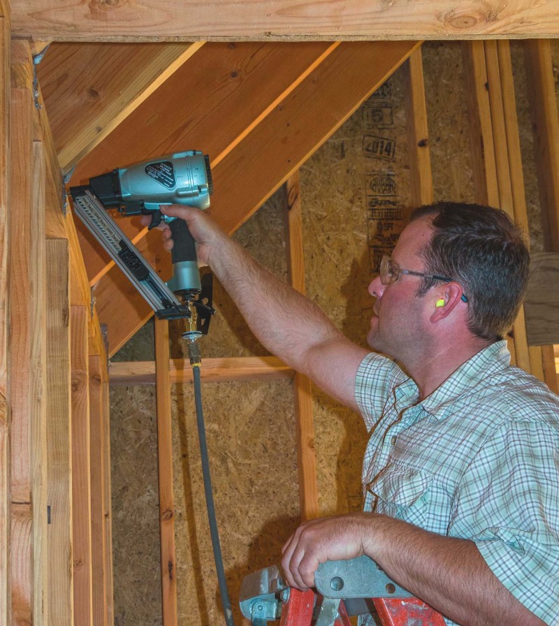 Hitachi NR83AK Strap-tite framing hardware nailer