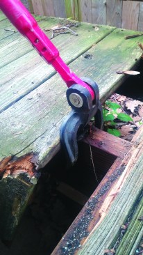 The angle of the Crescent Bull Bar’s jaws can be adjusted by depressing the pin on the head and rotating the handle. When the pin is released, the jaws are locked in their new position.