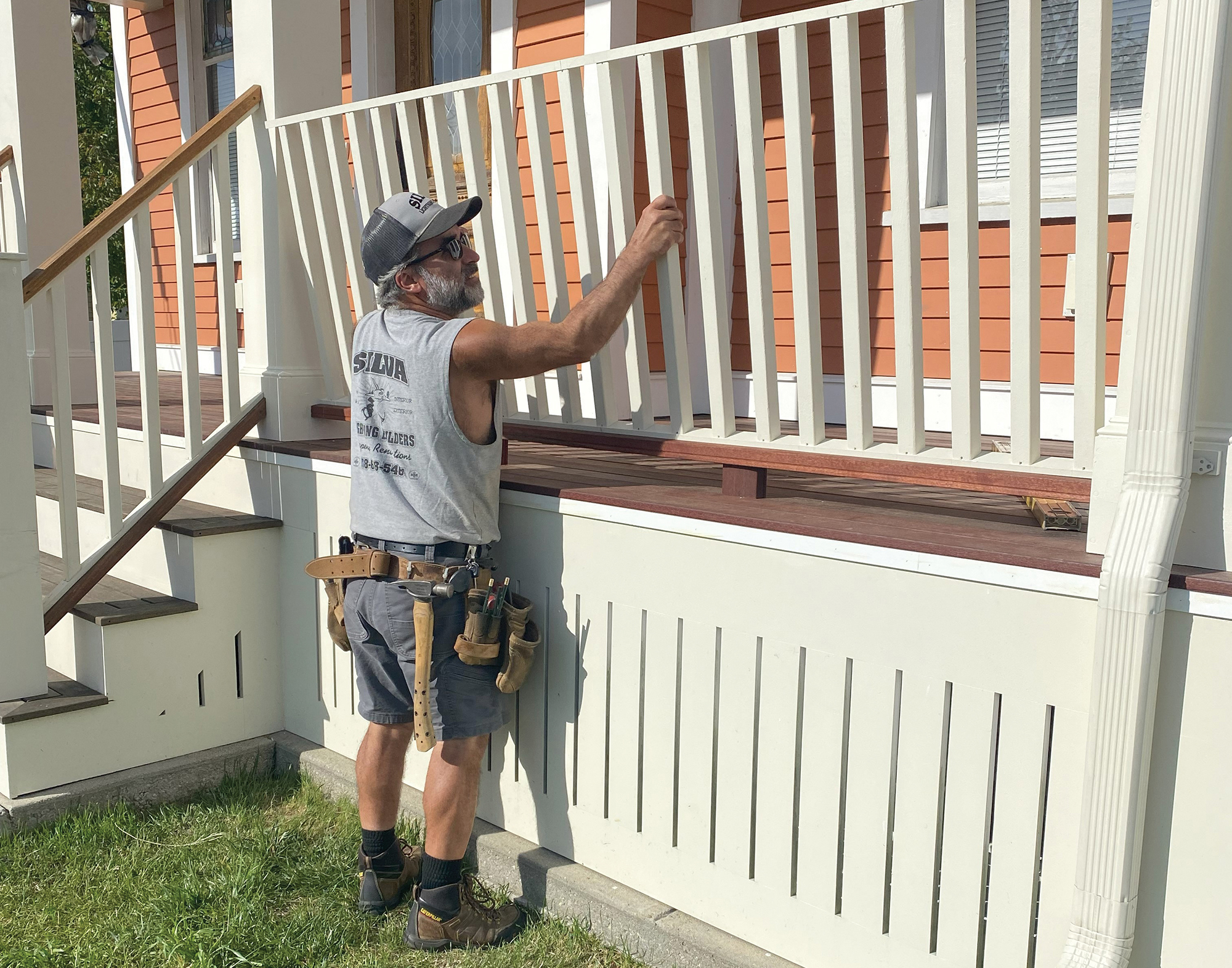 A Durable Wood Railing, image size:2000x1571