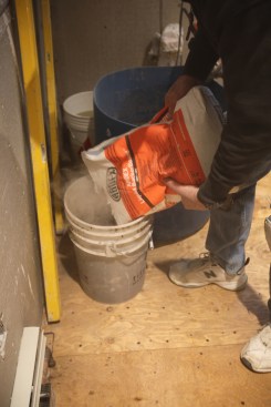 For smaller batches, a deeper narrower bucket is recommended to achieve a better mix.