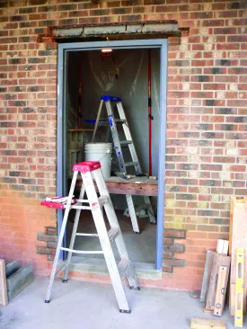 Bricks fill the toothed-out sections near the bottom of the opening.