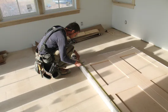 Measure the length of the jamb leg, adding the amount of the difference to the length of the leg.
