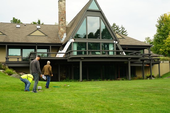 This photo shows the deck wrapping the A-frame-style wing of the house during the initial investigation by the author’s company. 