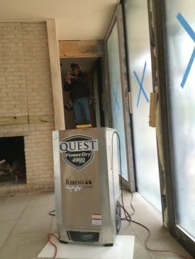 At its air intake, the Quest PowerDry 4000 employs a paper filter that can handle a large amount of dust.