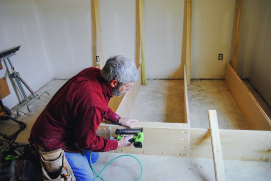 Then, at the top of each section, he glues and screws one-by cleats for attaching the unit to the wall. The cleats also add stiffness to
the assembly.