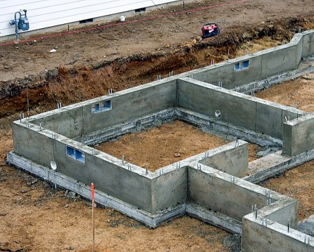 MASAP strap anchors secure the mudsill, but they are not a substitute for shear wall hold-downs, such as the threaded bolts used for HDU anchors. This foundation includes both.