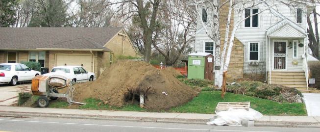 With a newly poured driveway on one side of the 40-foot-wide lot, a deck and spa area in the back, and a landscaped parking bay in the front, there was only a small section of yard available for staging material and operating the skid steer.