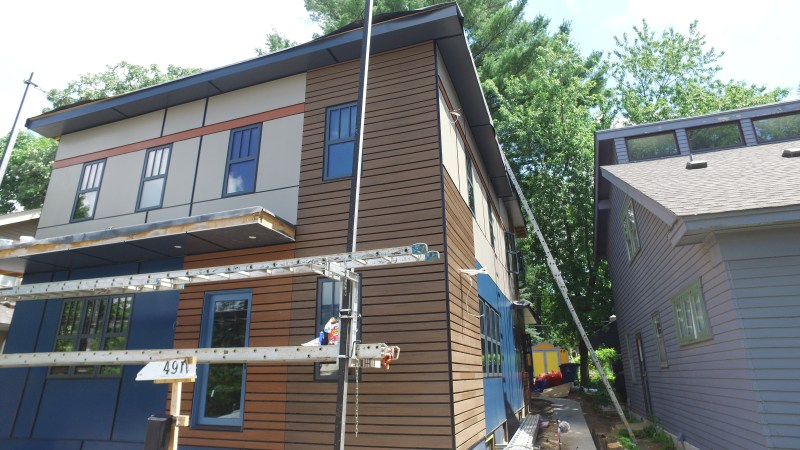 Mixing the open-joint system with a panel system, the author created an "almost-Mondrian" aesthetic. In this composition, the open-joint areas offered a distinct warm and patterned texture.