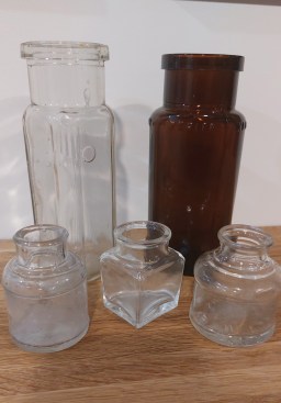 (1) Ink wells