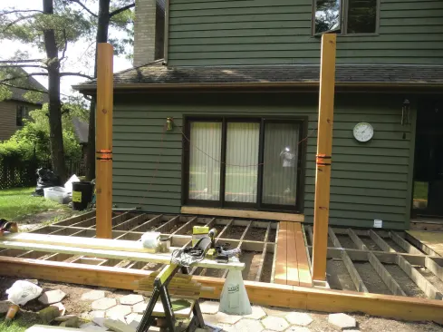 Simple plastic post levels make it easier to plumb the posts and keep them plumb.