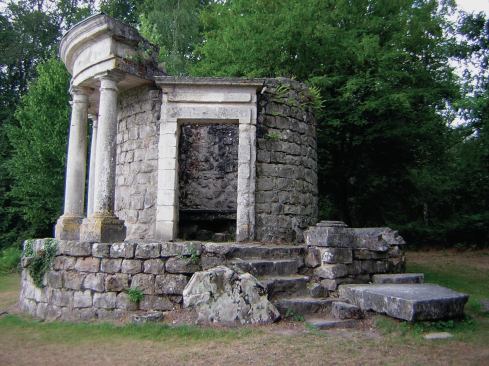 The Temple of Philosophy in the Ermenonville Garden in France was deliberately left unfinished to symbolize the incomplete state of human knowledge. 